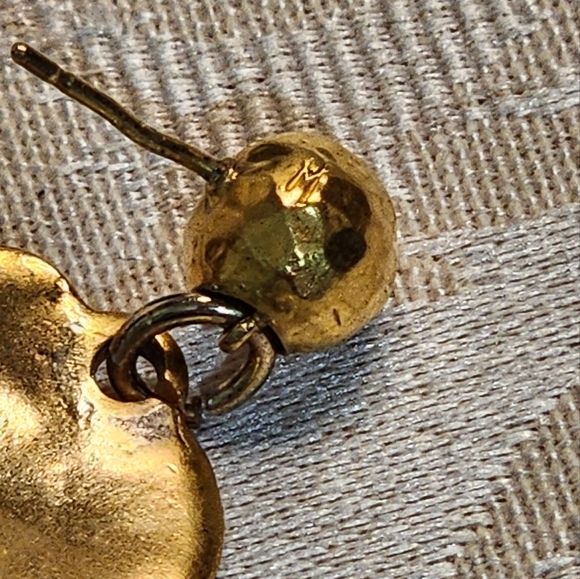 HERVÉ VAN DER STRAETEN SIGNED HAMMERED GOLD PLATED HEART DROP EARRINGS RARE PIER - Picture 15 of 15